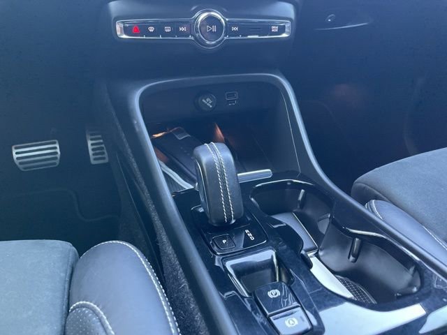 Used 2020 Volvo XC40 T5 R-Design w/ Protection Package AWD/4WD image 21