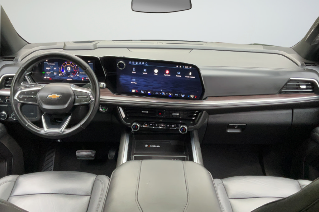 Certified 2025 Chevrolet Suburban LT RWD image 11