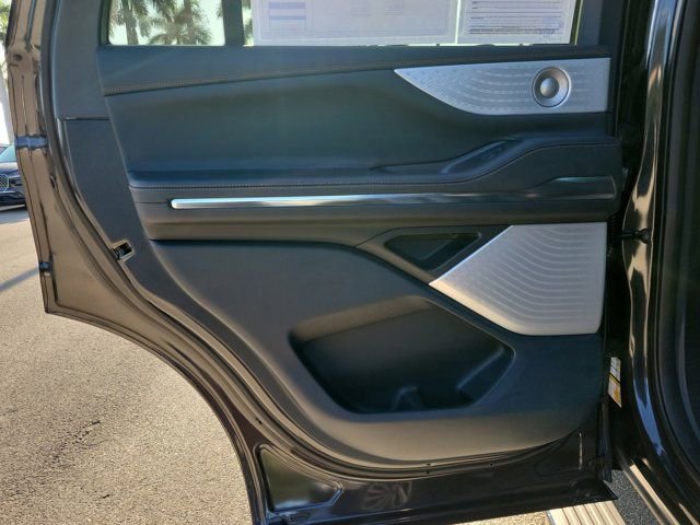 Certified 2025 Lincoln Navigator Black Label AWD/4WD image 15
