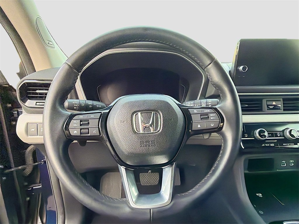 Used 2024 Honda Pilot Touring image 11