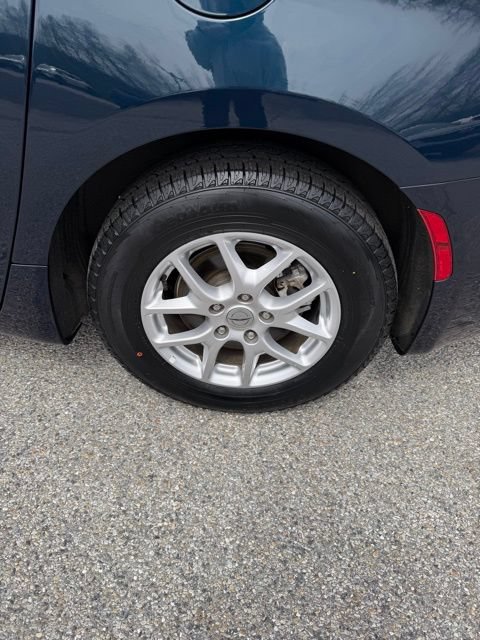 Used 2023 Chrysler Pacifica Touring-L FWD image 11