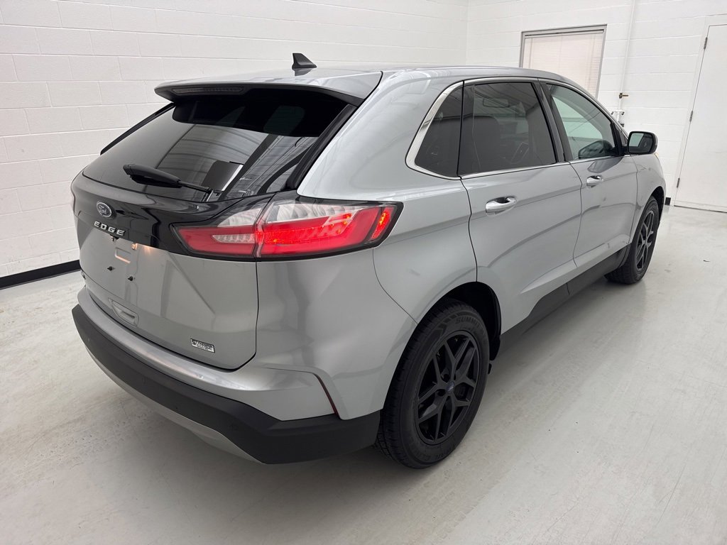 Used 2021 Ford Edge SEL image 12