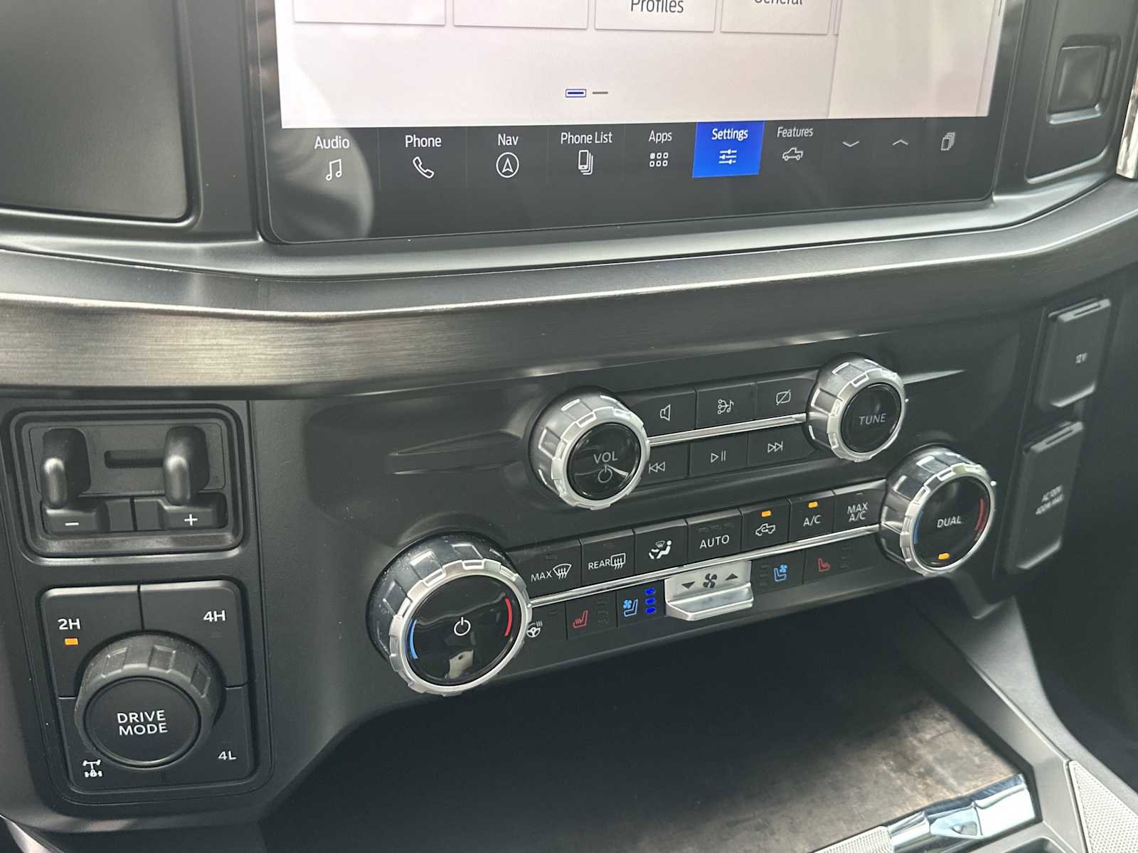 Used 2024 Ford F250 Lariat w/ Black Appearance Package image 53