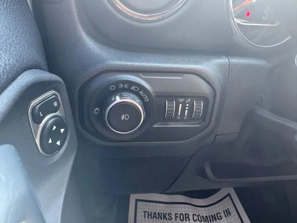 Used 2020 Jeep Wrangler Unlimited Sahara AWD/4WD image 22