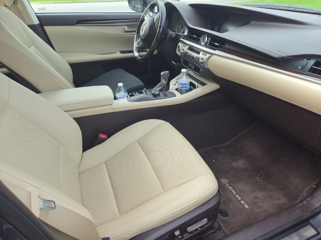 Used 2016 Lexus ES 350 w/ Premium Package w/Wood Trim FWD image 24
