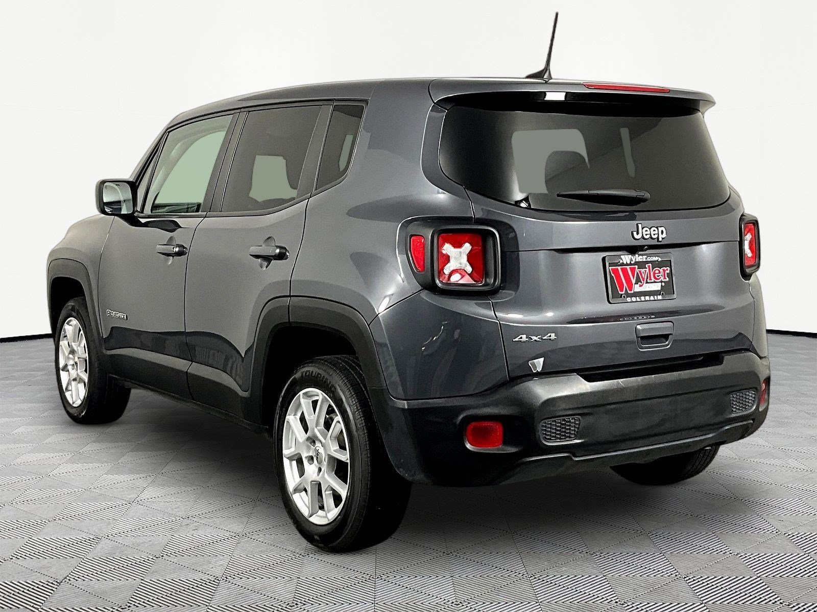 Used 2023 Jeep Renegade Latitude AWD/4WD image 4