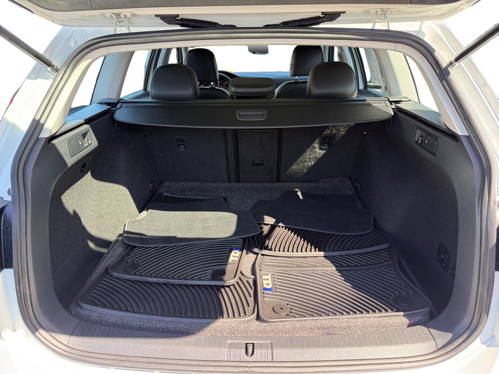 Used 2015 Volkswagen Golf TDI SEL w/ Lighting Package (SEL) FWD image 17