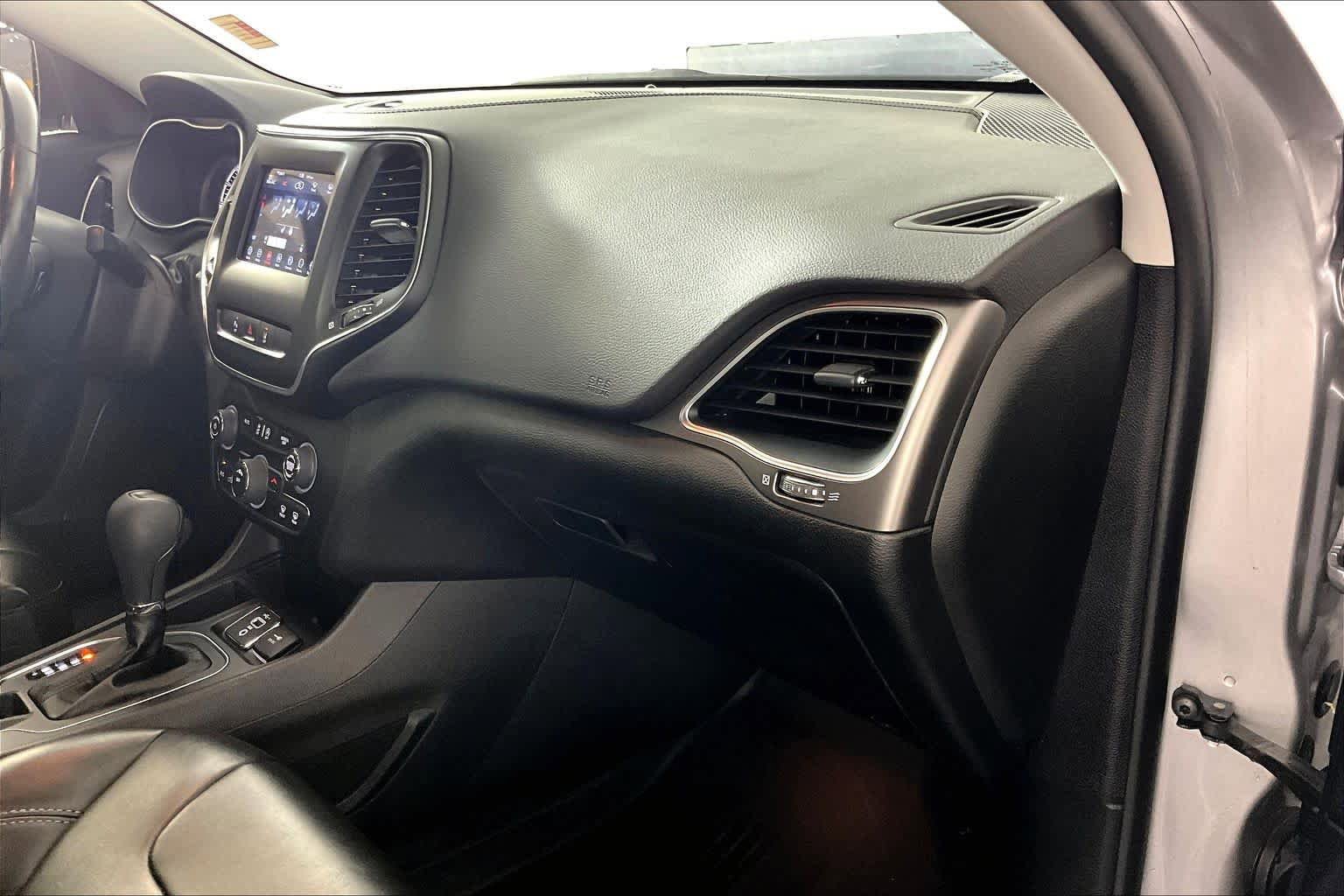 Used 2021 Jeep Cherokee Latitude Plus image 18