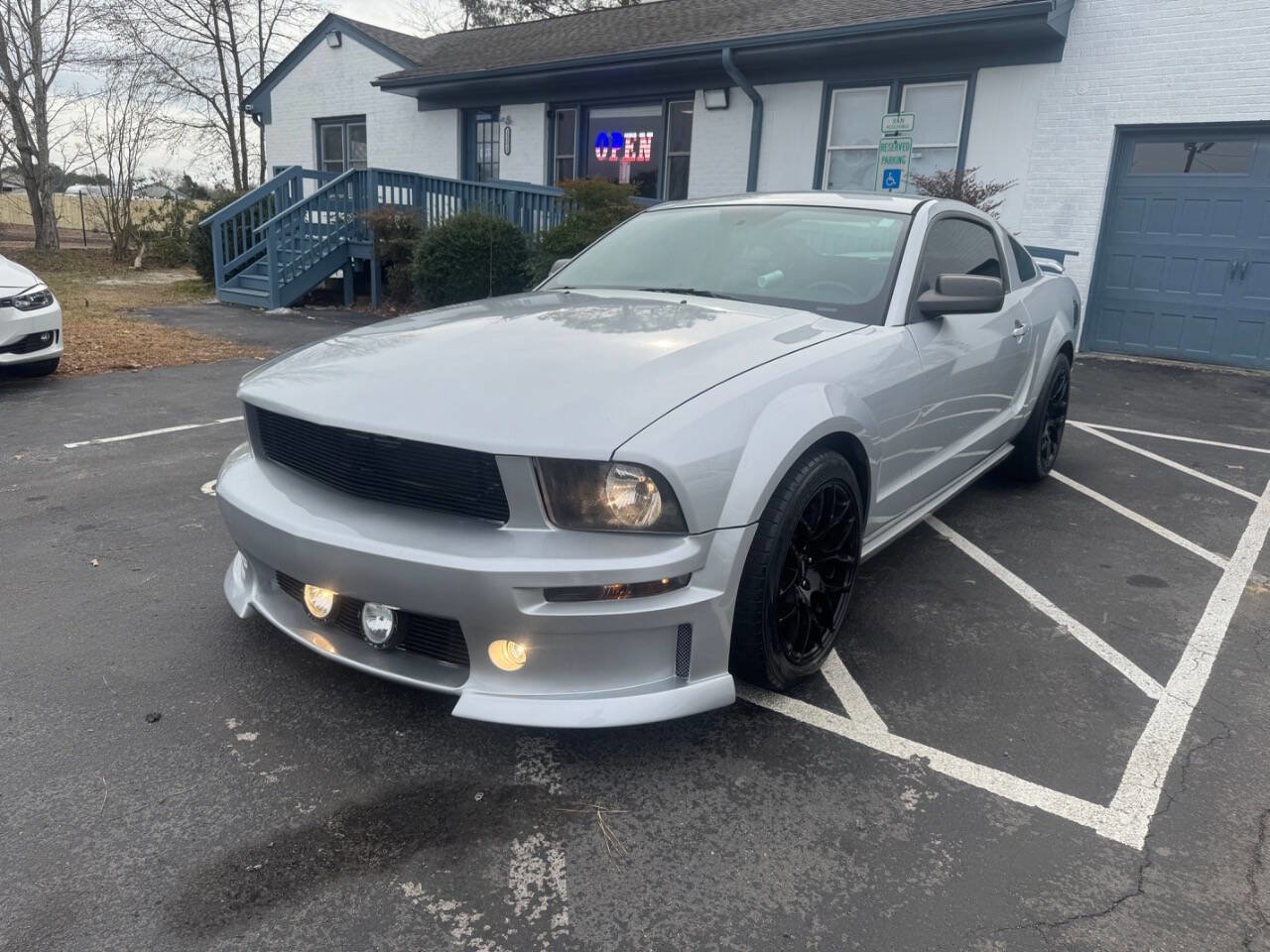 Used 2006 Ford Mustang GT RWD image 3