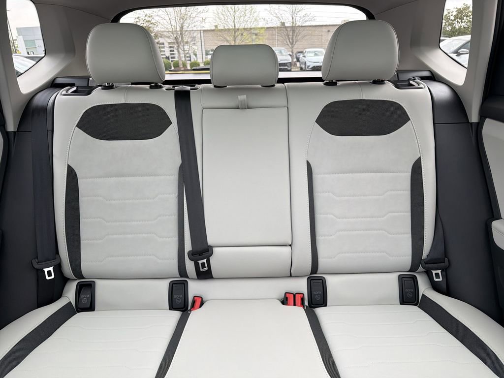 New 2026 Volkswagen Taos SE FWD image 28