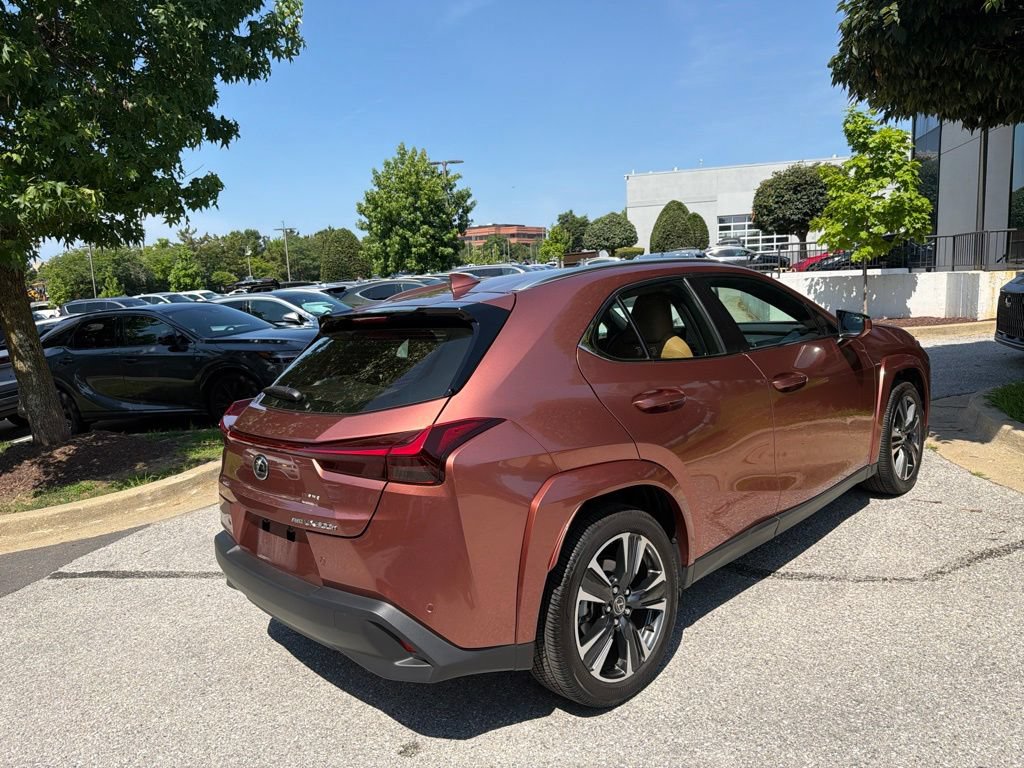 Certified 2025 Lexus UX 300h AWD w/ Accessory Package (Z1) image 17