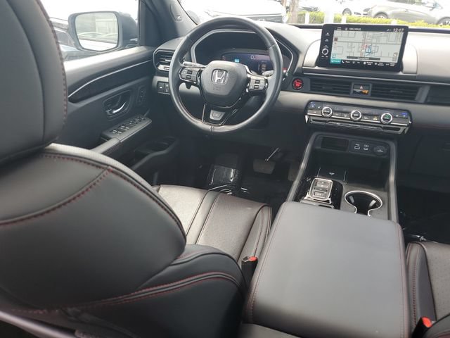 Certified 2025 Honda Pilot Black Edition image 12