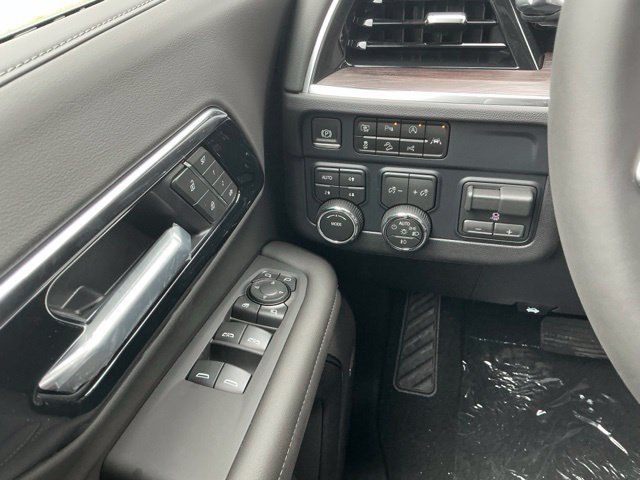 New 2026 Chevrolet Suburban LT w/ Comfort Package AWD/4WD image 25
