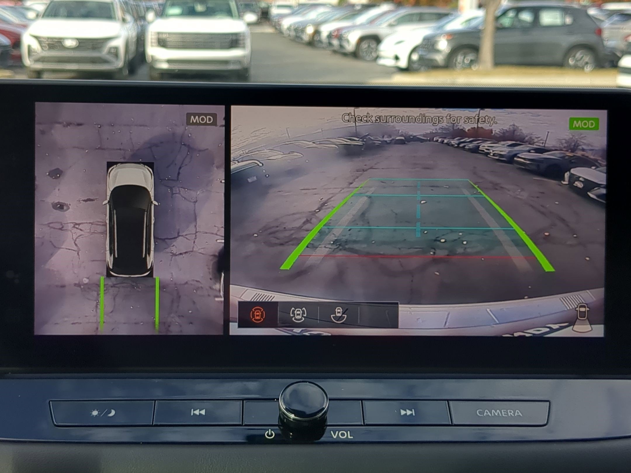 Used 2025 Nissan Rogue SL w/ Tech Package image 23