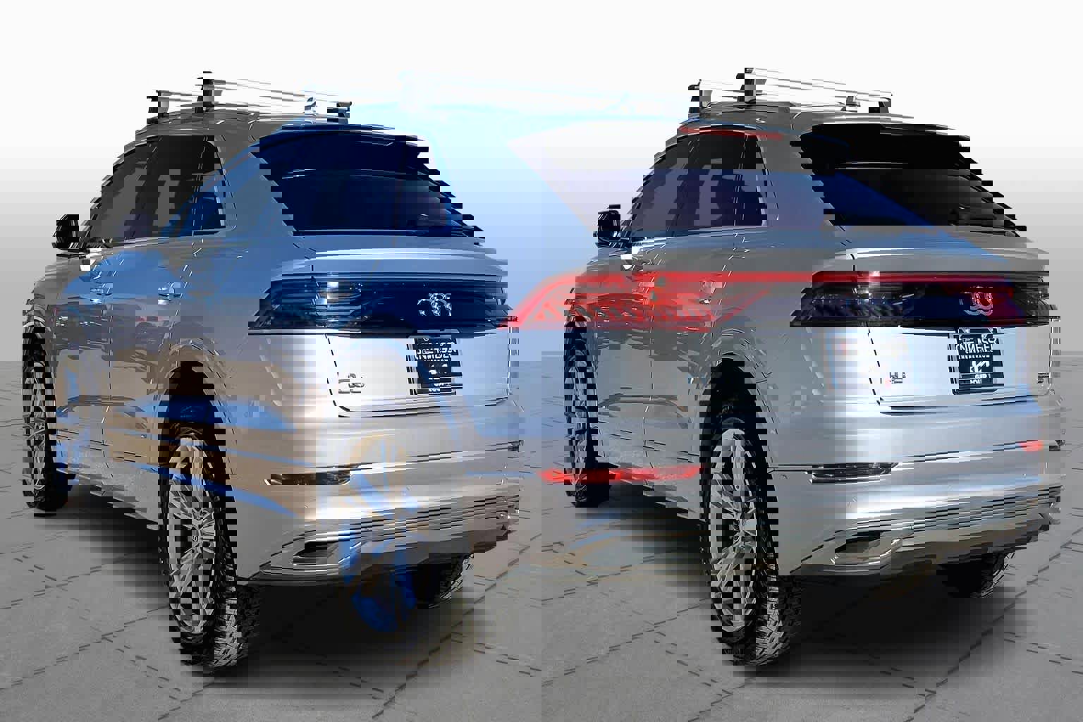 Used 2022 Audi Q8 Premium image 11