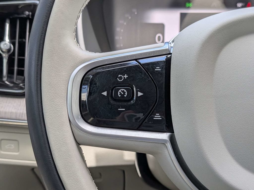 Certified 2025 Volvo XC90 B6 Ultra AWD/4WD image 37