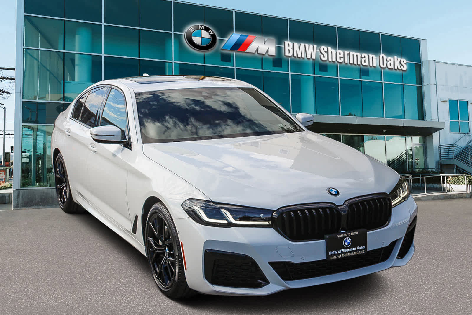 Certified 2022 BMW 530i w/ M Sport Package image 3
