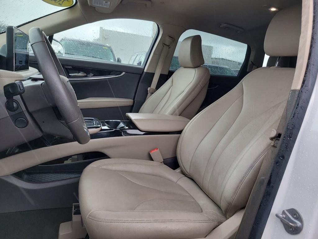 Used 2023 Lincoln Nautilus FWD w/ Premium Package image 16