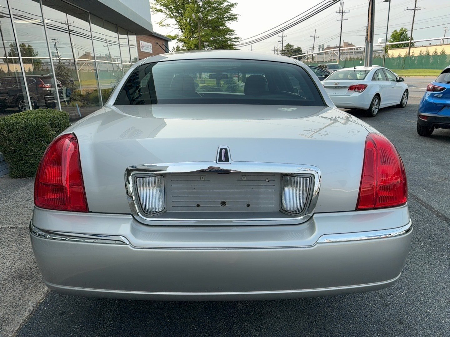Used 2009 Lincoln Town Car Signature Limited RWD image 23