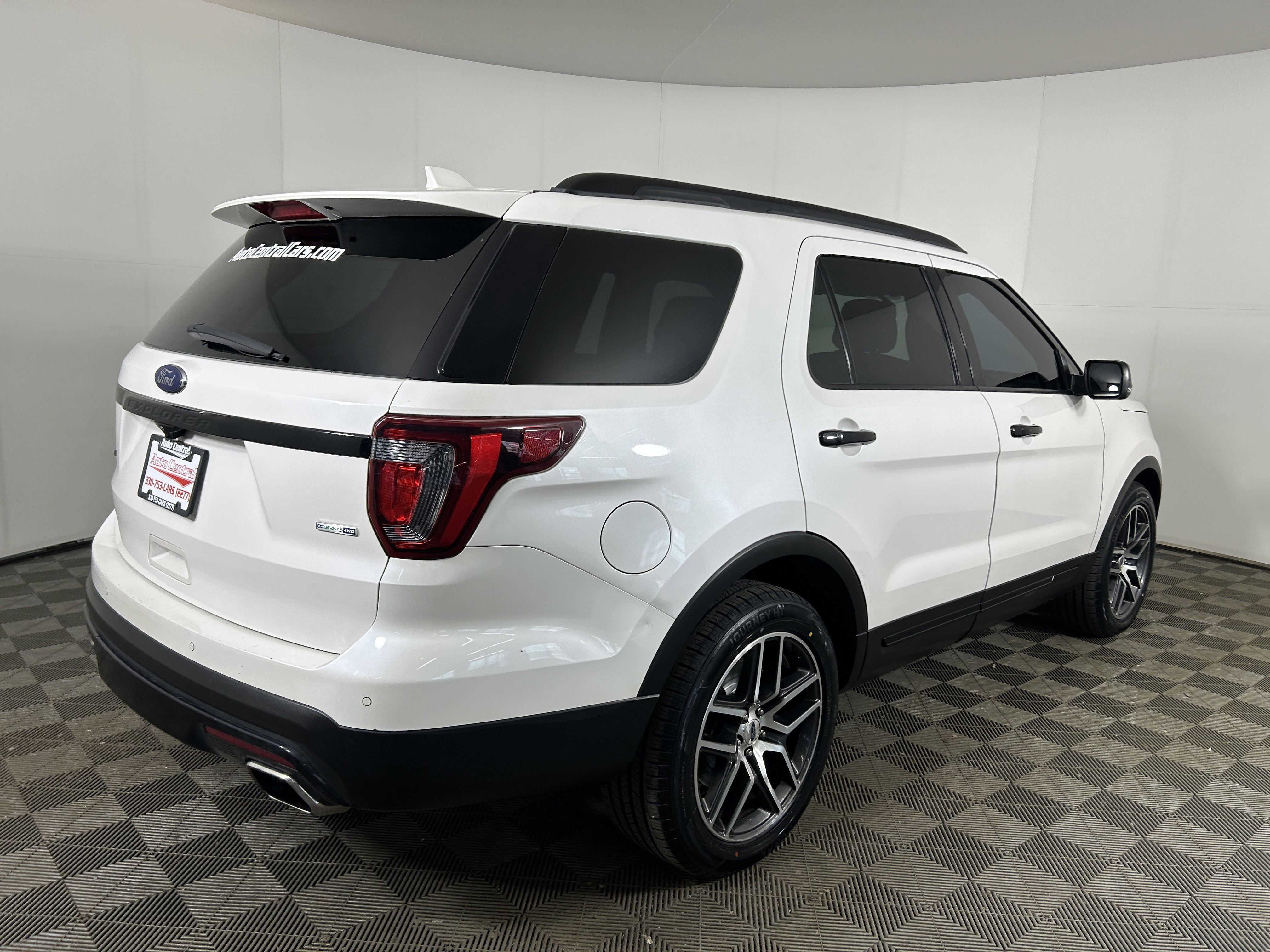Used 2017 Ford Explorer Sport AWD/4WD image 4