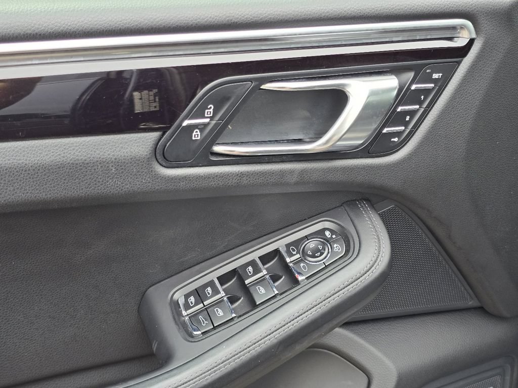 Used 2020 Porsche Macan S AWD/4WD image 42