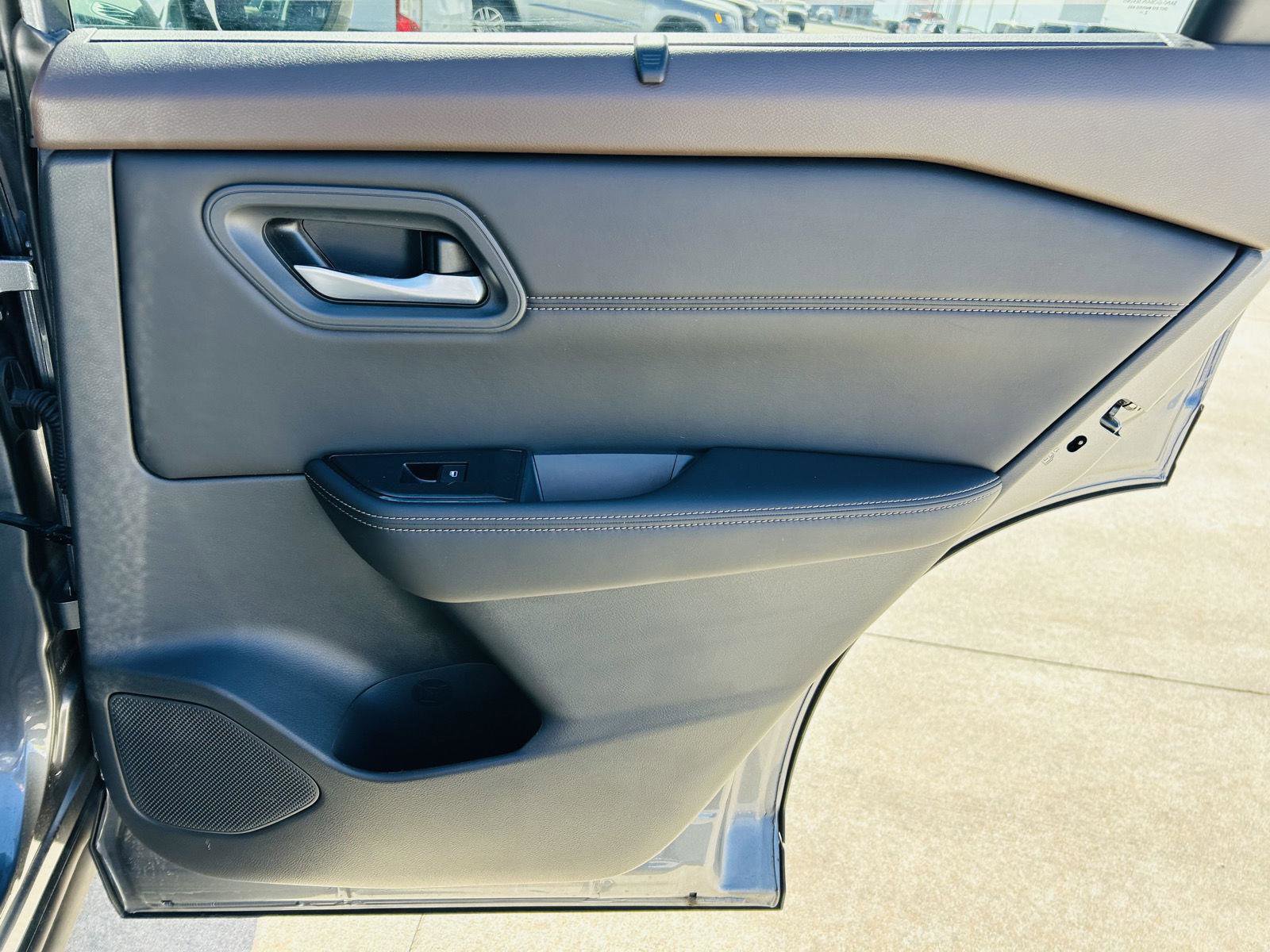 Used 2023 Nissan Rogue SV w/ SV Premium B Package image 29