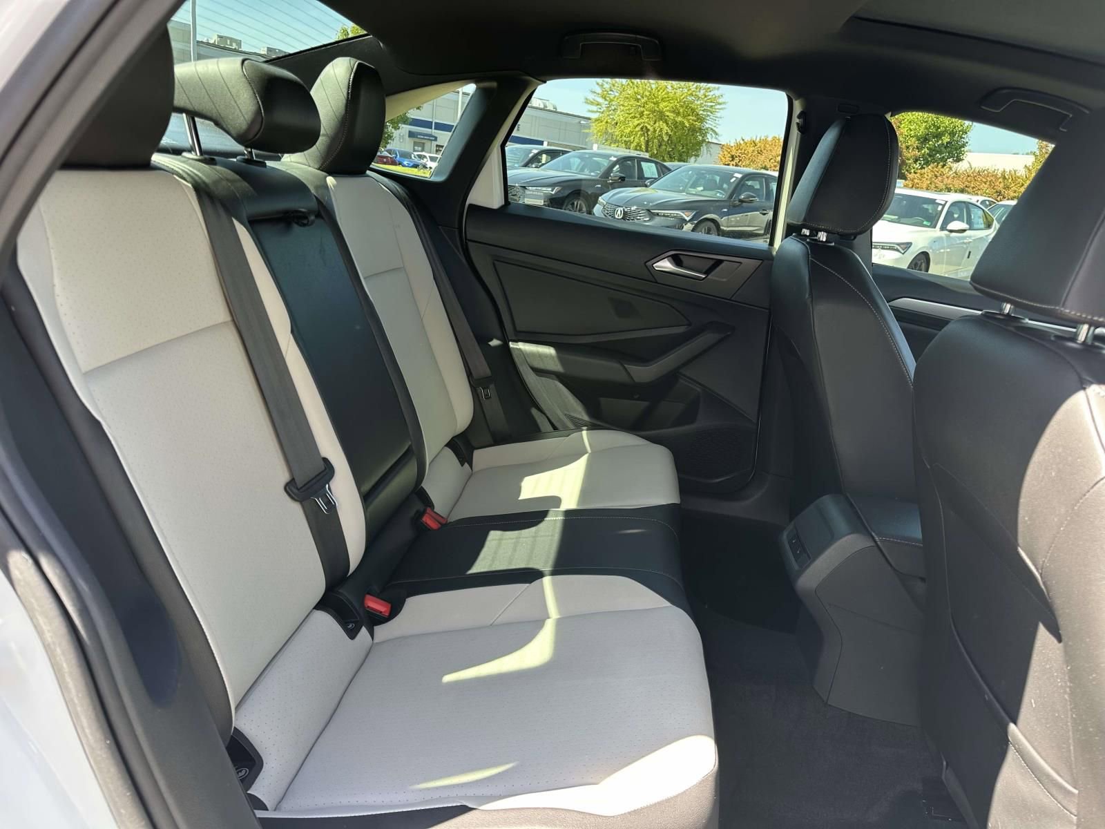 Used 2020 Volkswagen Jetta R-Line w/ R-Line Cold Weather Package image 11