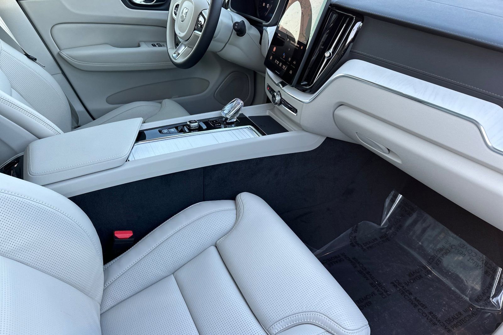 New 2026 Volvo XC60 B5 Ultra w/ Protection Package Premier AWD/4WD image 18