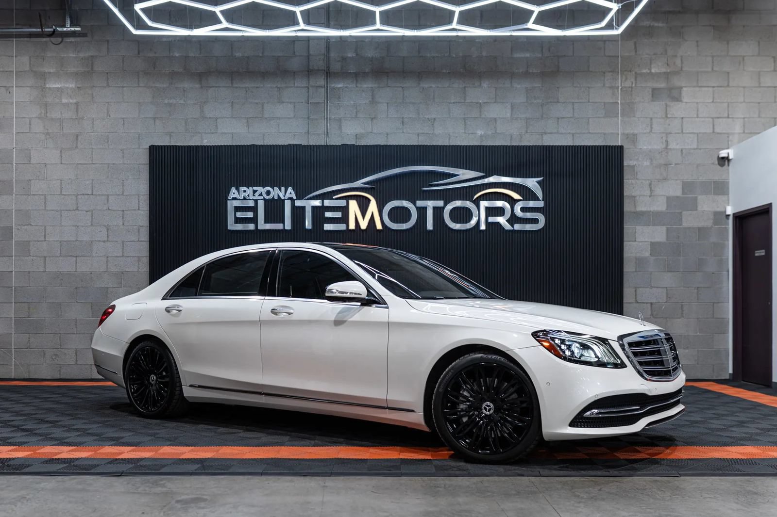Used 2019 Mercedes-Benz S 560 Sedan image 3