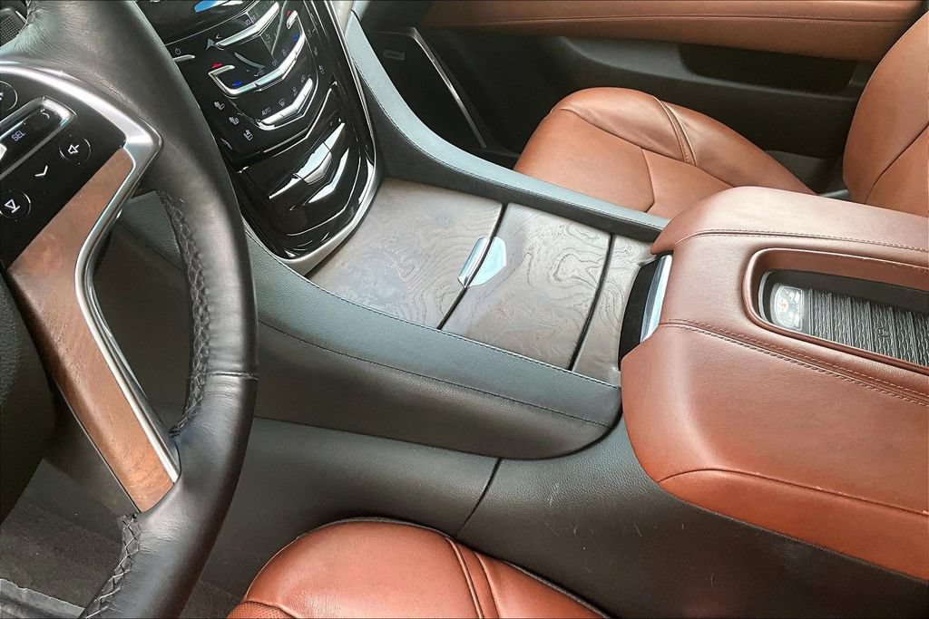 Used 2019 Cadillac Escalade ESV Premium Luxury w/ LPO, Escalade Noir Package AWD/4WD image 17