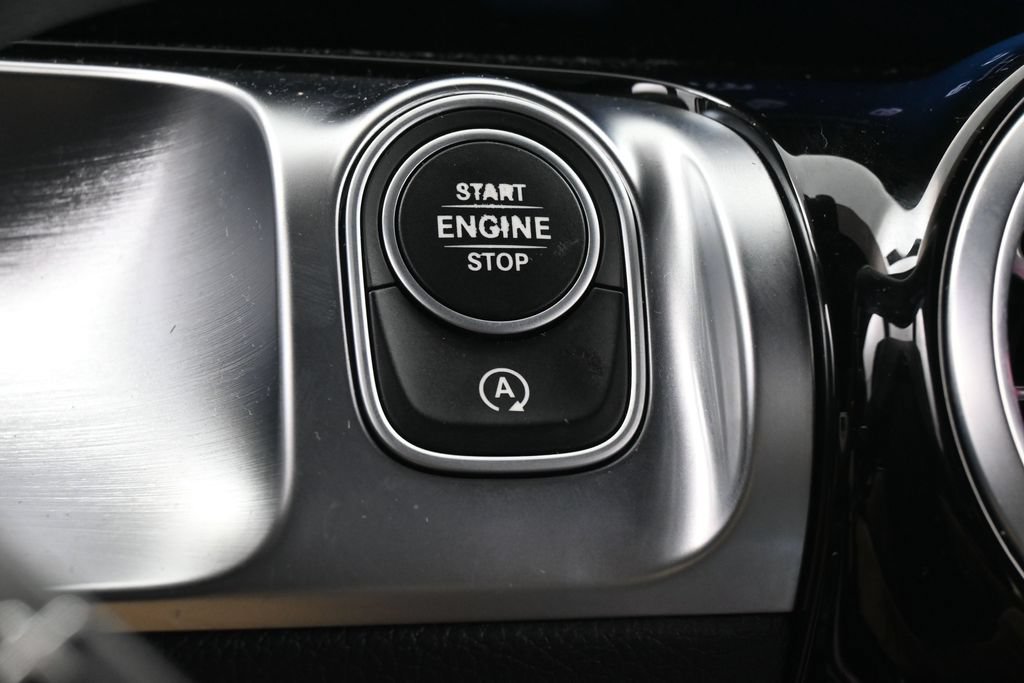 Used 2025 Mercedes-Benz GLB 250 image 30