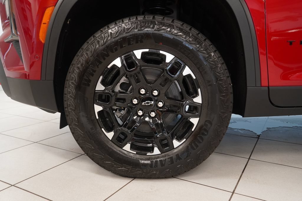 New 2027 Chevrolet Traverse Z71 w/ Enhanced Driving Package AWD/4WD image 16