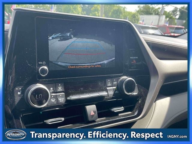Used 2023 Toyota Highlander XLE AWD/4WD image 30
