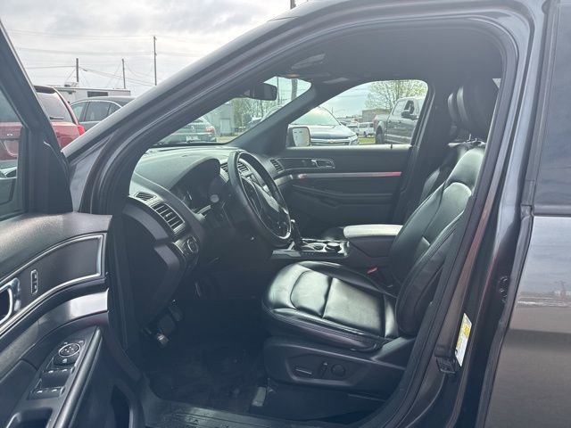 Used 2019 Ford Explorer XLT w/ Equipment Group 202A AWD/4WD image 9