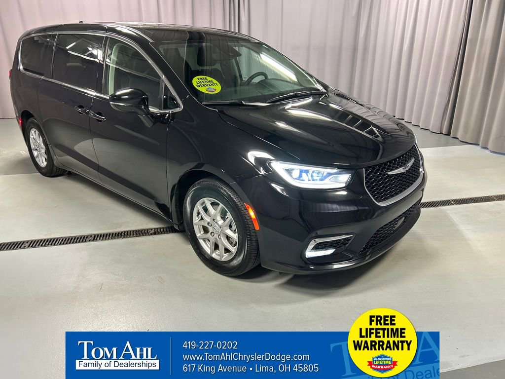 Used 2024 Chrysler Pacifica Touring-L FWD image 1