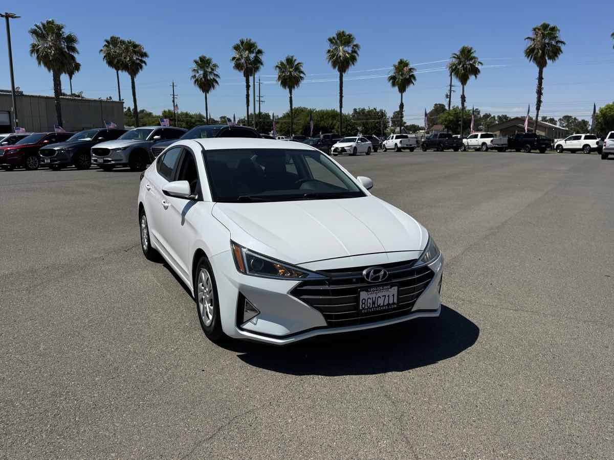 Used 2019 Hyundai Elantra SE w/ Cargo Package FWD image 3