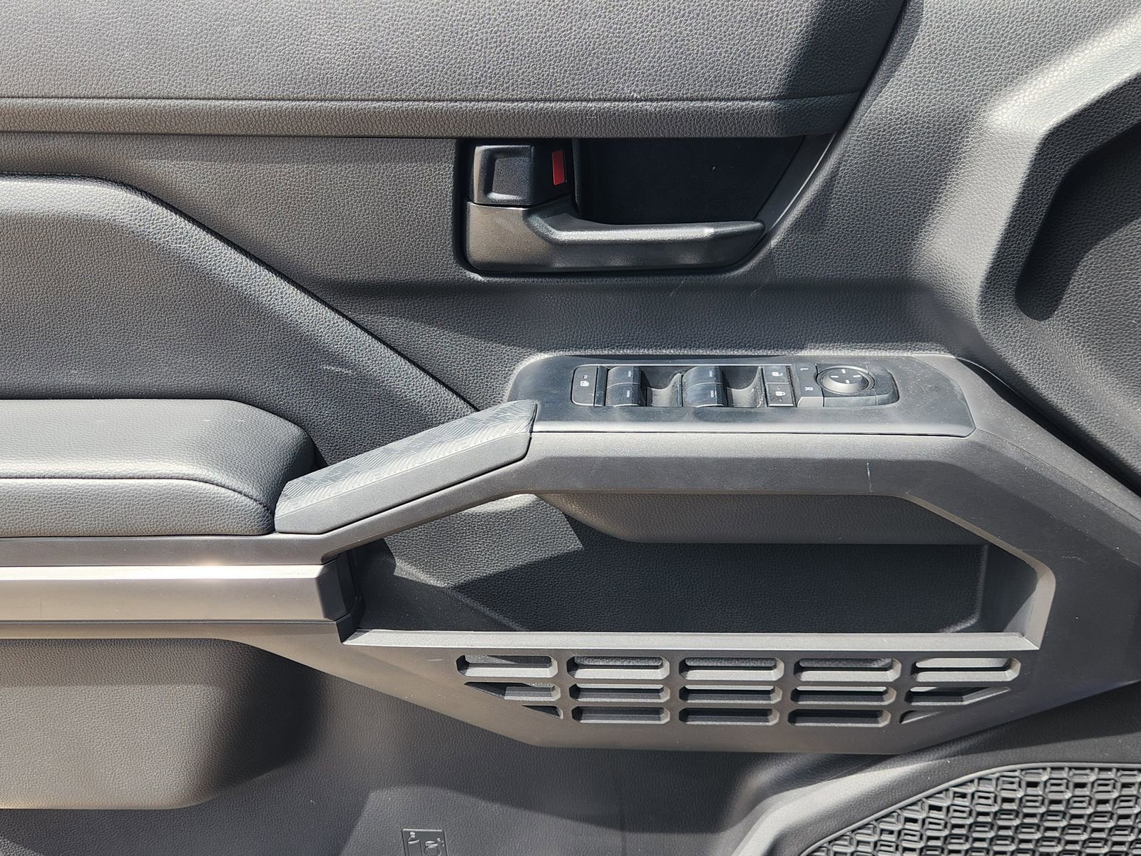 Used 2025 Toyota Tacoma SR5 image 27