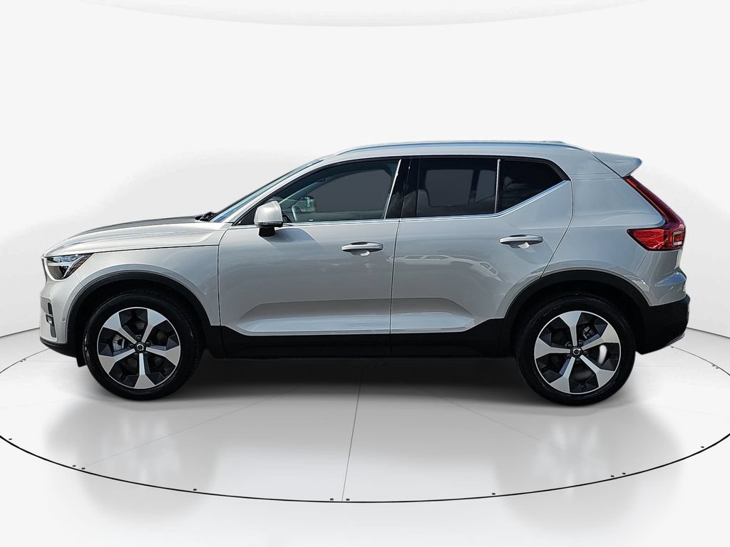 Used 2025 Volvo XC40 B5 Plus AWD/4WD image 10