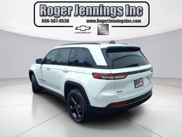 Used 2023 Jeep Grand Cherokee Altitude AWD/4WD image 3