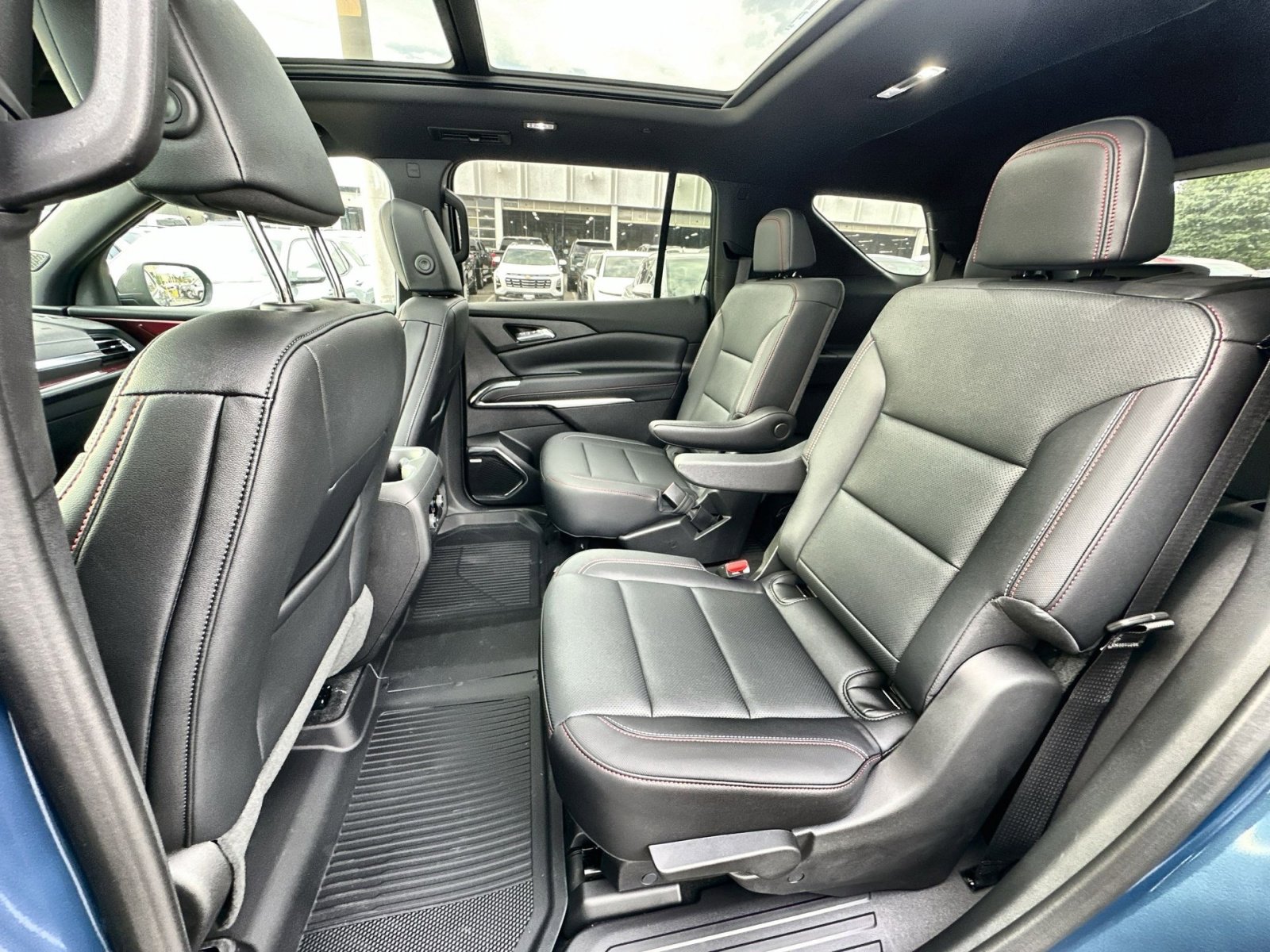 New 2025 Chevrolet Traverse Z71 w/ Enhanced Driving Package image 19