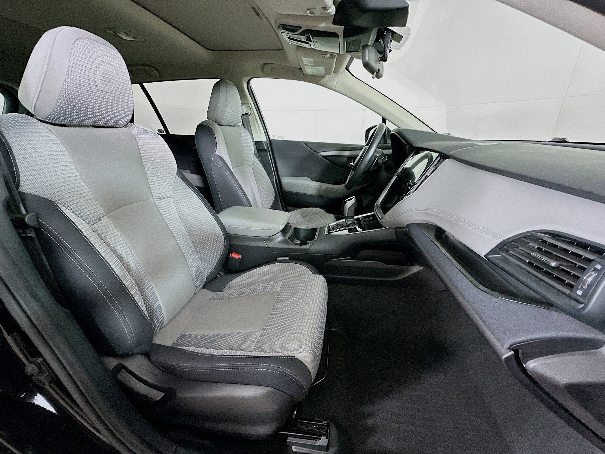 Used 2023 Subaru Outback Premium AWD/4WD image 32
