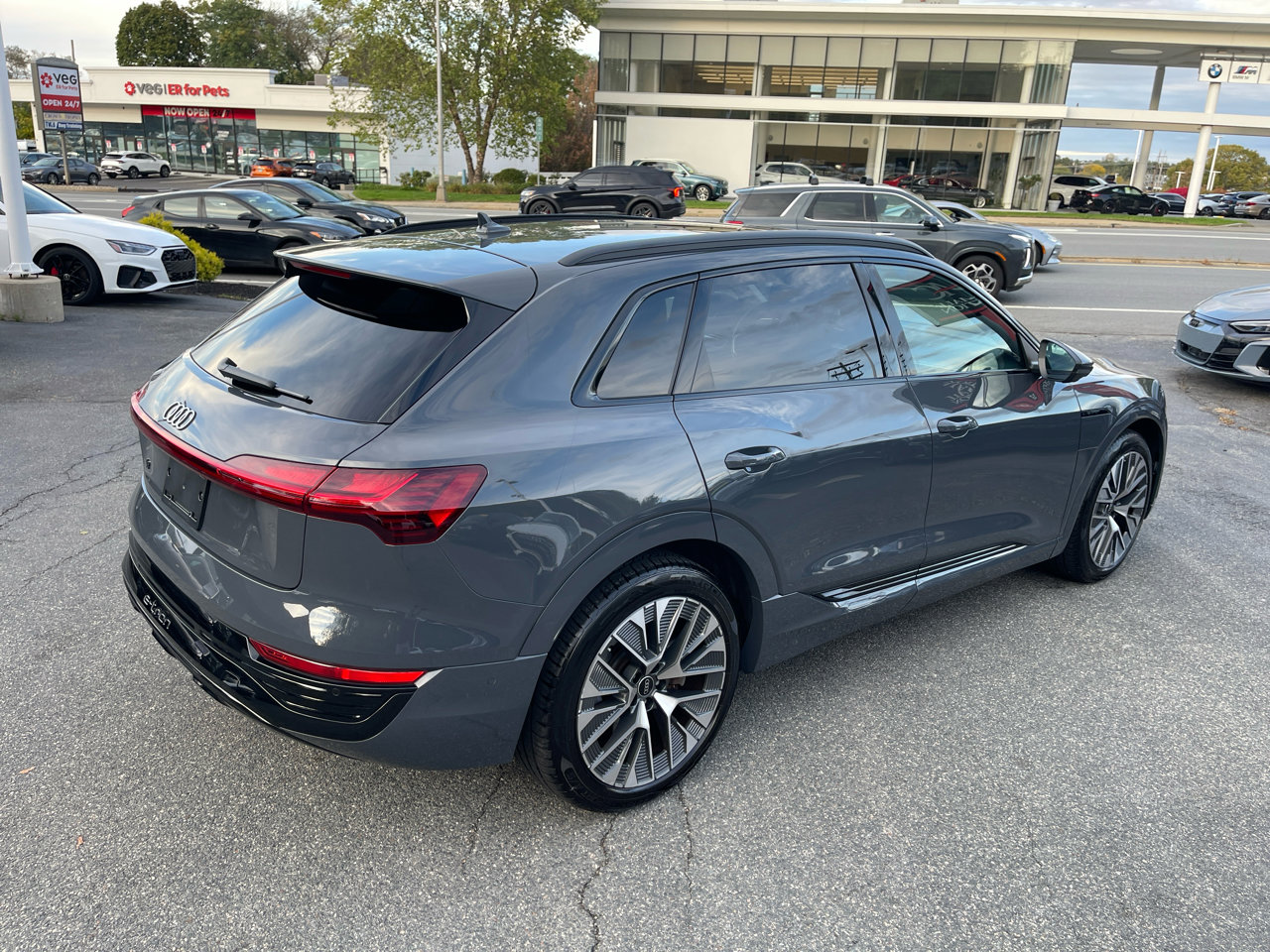 Used 2024 Audi Q8 e-tron Premium Plus w/ Premium Plus Package image 26