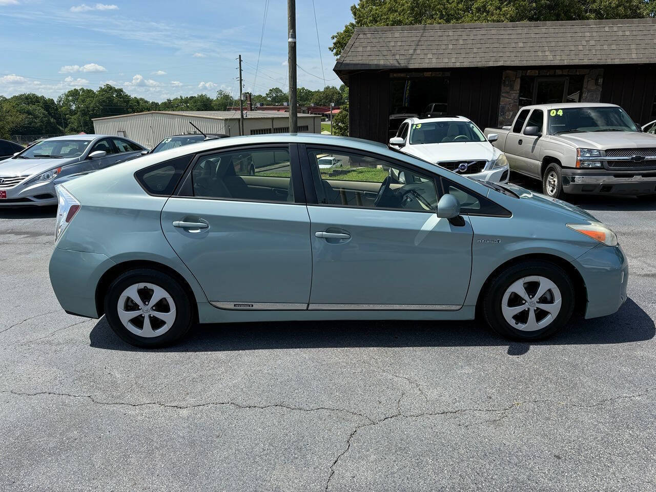 Used 2014 Toyota Prius Three w/ Preferred Accessory Package FWD image 3
