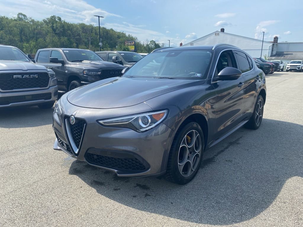 Used 2020 Alfa Romeo Stelvio Ti w/ Active Blind Spot Package AWD/4WD image 5