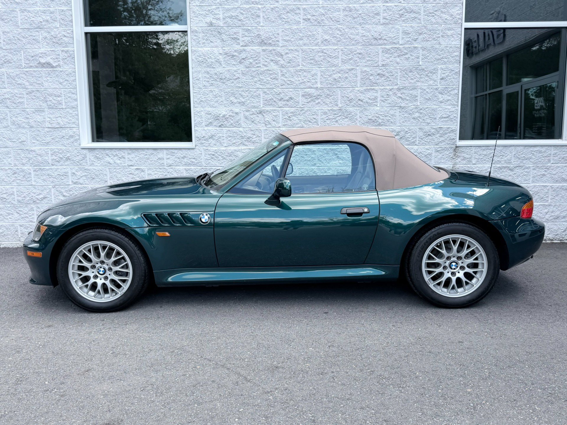 Used 1999 BMW Z3 2.5i RWD image 4
