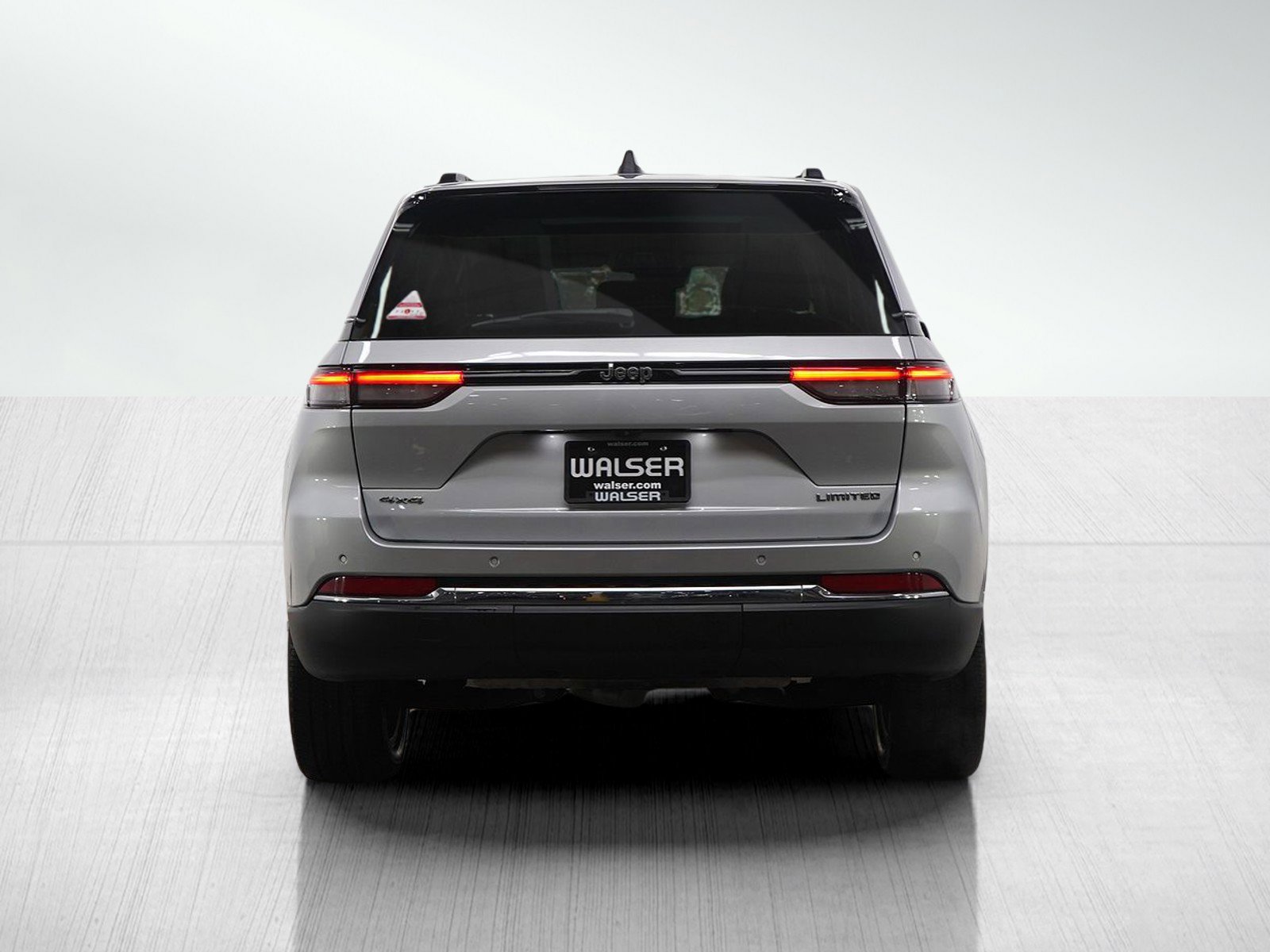 Used 2022 Jeep Grand Cherokee Limited image 4