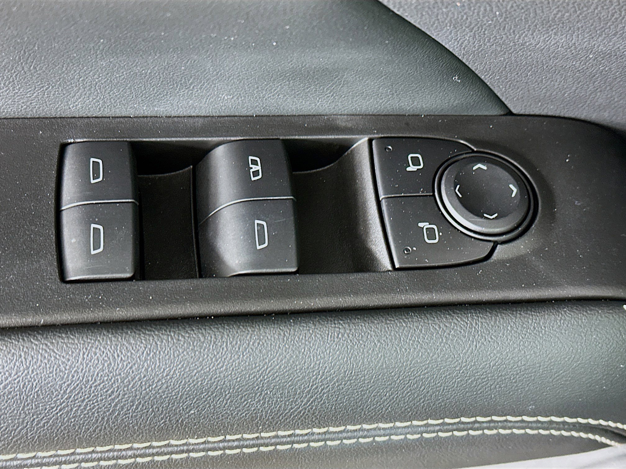 Used 2025 GMC Terrain Elevation image 15