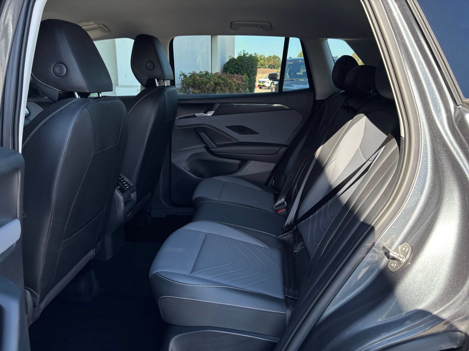 Used 2026 Volkswagen Tiguan SE FWD image 28