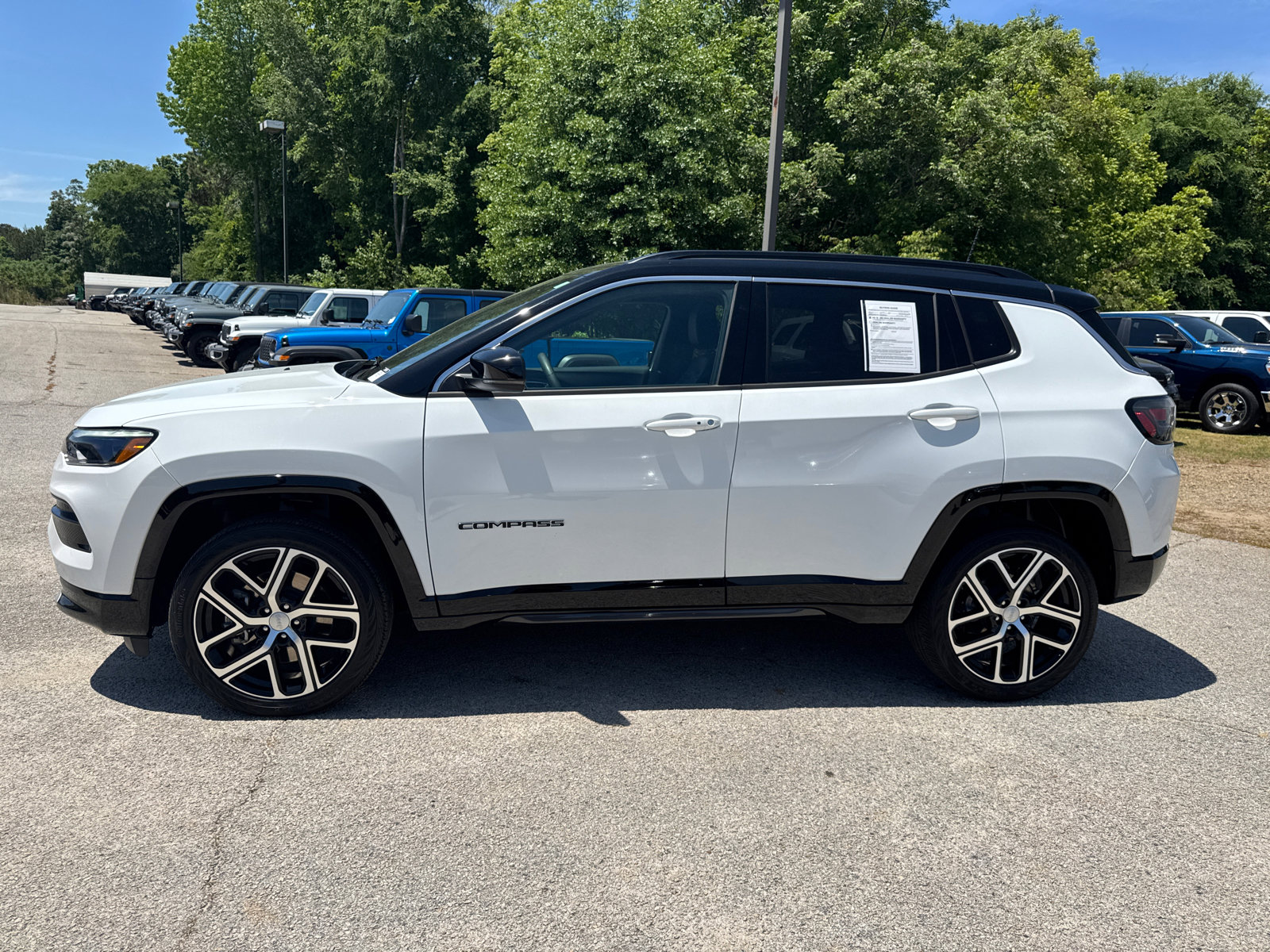Used 2024 Jeep Compass Limited w/ Elite Group AWD/4WD image 8