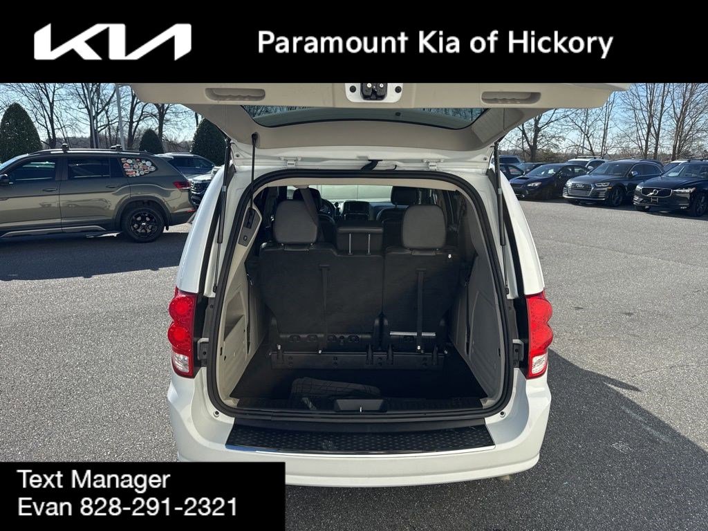 Used 2019 Dodge Grand Caravan SXT image 10